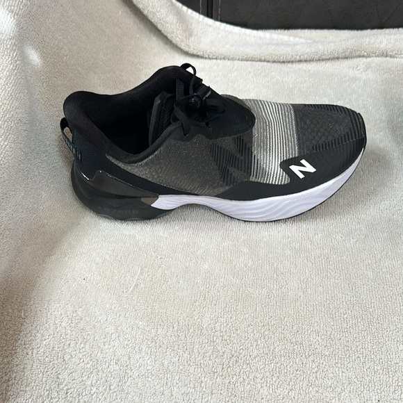 New Balance Shoes - Picture 4 of 9